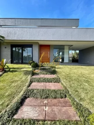 Imagem Casa térrea em condomínio fechado com 04 suites