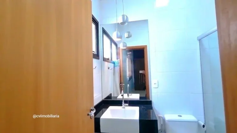 Imagem Casa ampla e espaçosa de 400m2 em terreno de 1.000m2 com muita área verde, luz natural e bem areja...