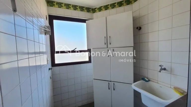 Imagem Ótimo apartamento em excelente localização no Cambuí. O apartamento em andar alto conta com uma ...