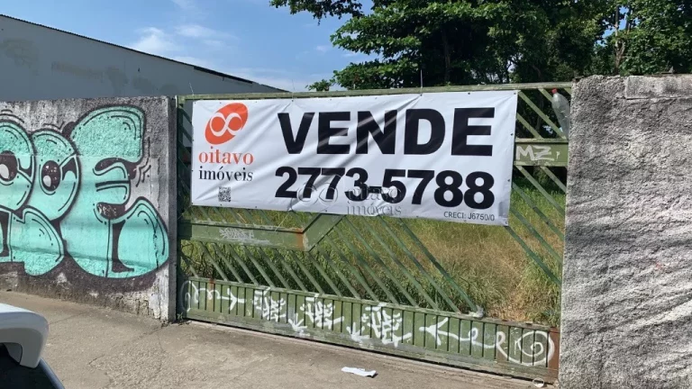 Imagem Terreno Comercial de 700m² para Venda ou Locação em Imbetiba, Macaé-RJ