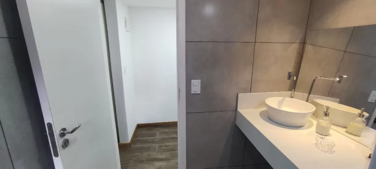 Imagem Encantadora Casa com 3 Dormitórios em Albuquerque - Oportunidade Imperdível por R$ 510.000