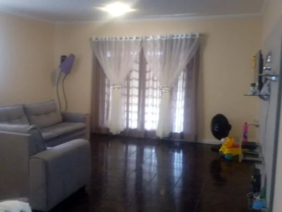 Imagem Sobrado Grande com 235 m² 3 Dormitórios e 2 vagas de Gargens