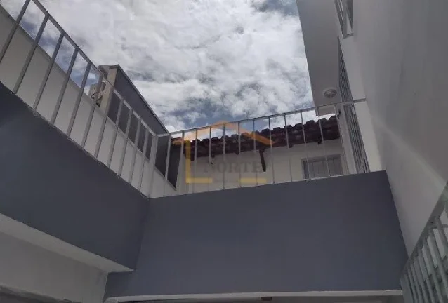 Imagem Imóvel Comercial ou Residencial.
Sobrado 3 dormitórios, 2 banheiros, sala 2 ambientes, cozinha com...
