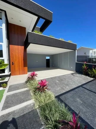 Imagem Casa alto padrão 3 dormitórios sendo 1 suíte e 2 vagas de garagem em Palhoça/SC