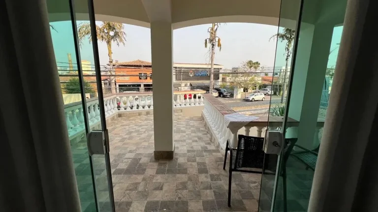 Imagem Casa Comercial para Locação no Jardim Santa Rosália, Sorocaba-SP: 2 Quartos, 2 Suítes, 2 Salas, 3 Banheiros, 300m².