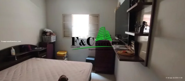 Imagem Casa para Venda em Araras, Parque das Árvores, 5 dormitórios, 1 suíte, 2 banheiros, 2 vagas