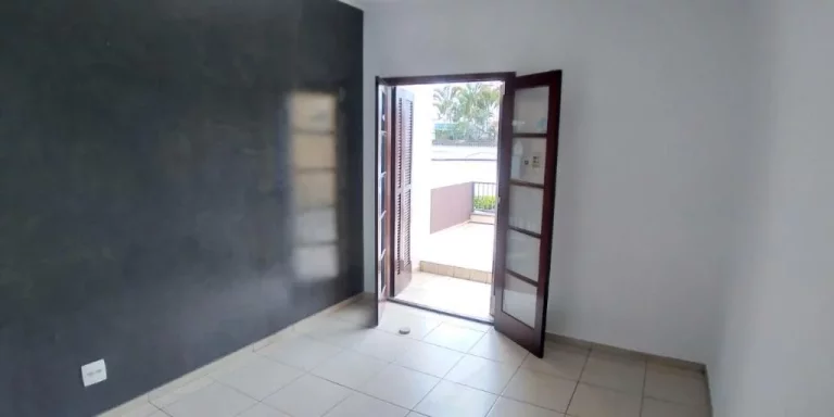 Imagem Sobrado com 4 dormitórios à venda, 212 m² por R$ 1.100.000,00 - Centro - Suzano/SP