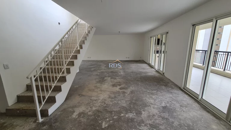 Imagem Vende apartamento cobertura no contrapiso de 510m², com 4 suítes, 5 vagas, depósito e piscina privativa