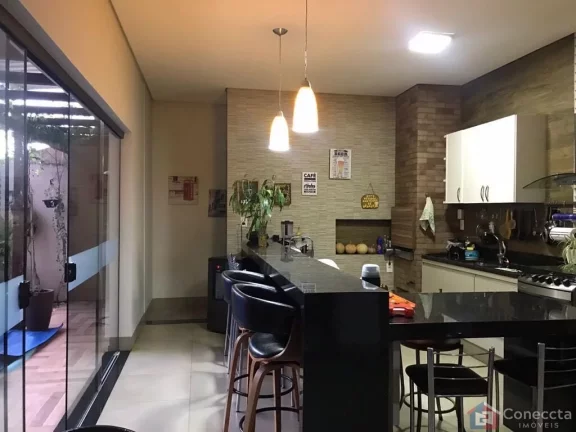 Imagem Casa de Alto Padrão no Bairro Sobradinho em Patos de Minas – 4 Quartos, Suíte com Hidromassagem e Garagem para 4 Carros!