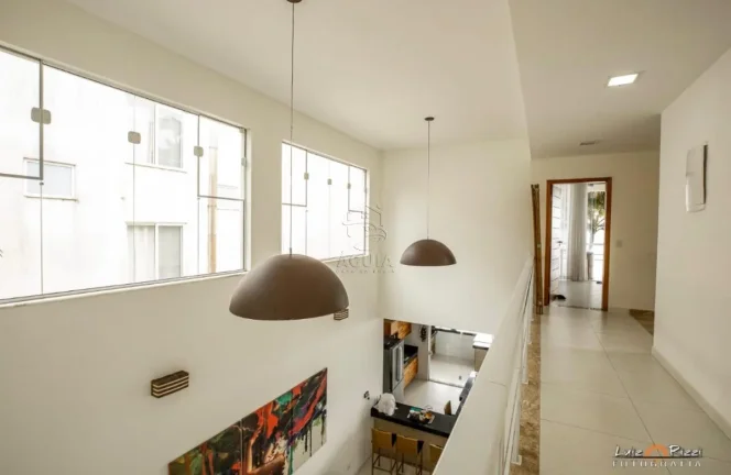 Imagem Casa pé na areia de alto padrão em condomínio fechado em Ubatuba!