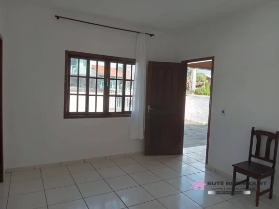 Imagem Excelente Casa em Alvenaria no Bairro Salinas- Balneário Barra do Sul-SC