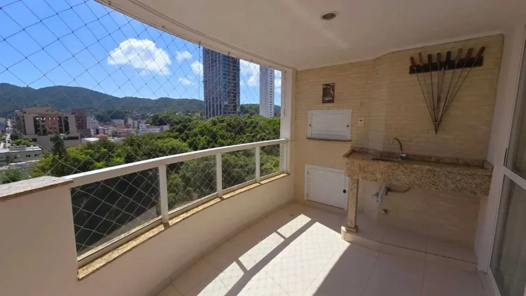 Imagem Apartamento quadra mar com 2 dormitórios sendo 1 suíte e 1 vaga em Balneário Camboriú/SC