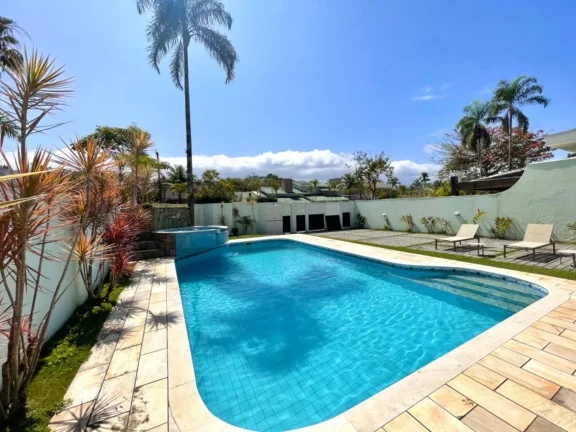 Imagem Casa à venda na Riviera de São Lourenço Módulo 03: 4 quartos, 4 suítes, 3 salas, 8 vagas de garagem e 329,74 m² de área.