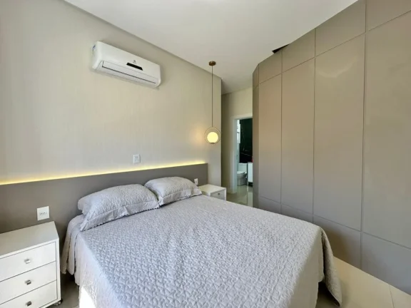 Imagem Casa em Condominio 4 Dormitórios - Bairro --