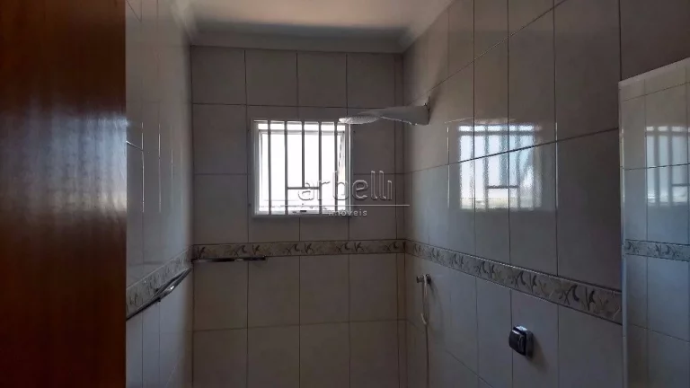 Imagem Sobrado com 200 metros quadrados aproximadamente, com três dormitórios, dois banheiros com aqueced...