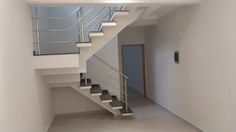 Imagem Casa Sobrado, 3 dormitórios( 1 suíte), 2 vagas, Jardim das Indústrias, Sjc.
