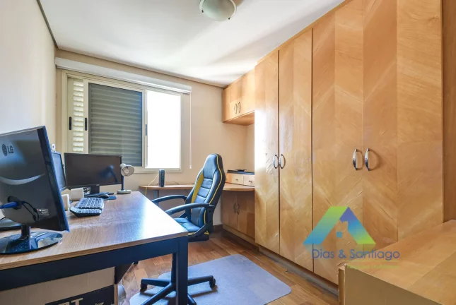 Imagem Lindo apartamento de alto padrão com 66m² em localização privilegiada na área nobre de Moema com 2 vagas de garagem.