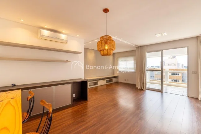 Imagem Elegante e repleto de detalhes que valorizam cada ambiente, este apartamento encanta pelo acabamento...