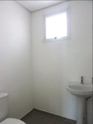 Imagem No bairro Higienópolis, conjunto comercial com 94,00 m² com terraço e vaga.