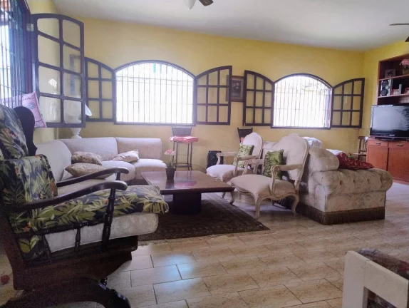 Imagem CASA À VENDA 161M² EM ITAIPU EXCELENTE TERRENO 450 M² .
