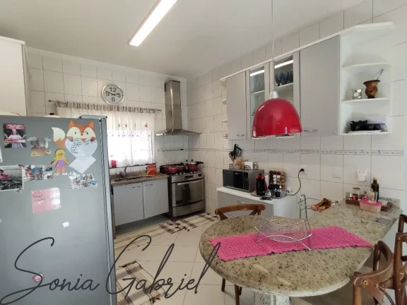 Imagem Impecável Casa em Condomínio à Venda em Vinhedo-SP - 3 Quartos, 1 Suíte, 2 Salas, 3 Banheiros, 4 Vagas, 212,10 m². Imagem Impecável Casa em Condomínio à Venda em Vinhedo-SP - 3 Quartos, 1 Suíte, 2 Salas, 3 Banheiros, 4 Vagas, 212,10 m².