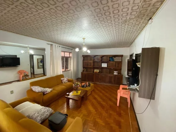 Imagem Casa para Venda em Erechim, Três Vendas, 4 dormitórios, 2 banheiros