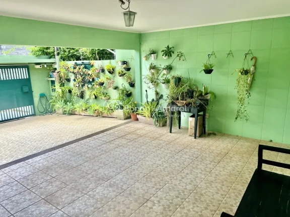 Imagem São 2 casas completas, uma térrea em cima e outra térrea, embaixo, com total privacidade
Tem uma ...