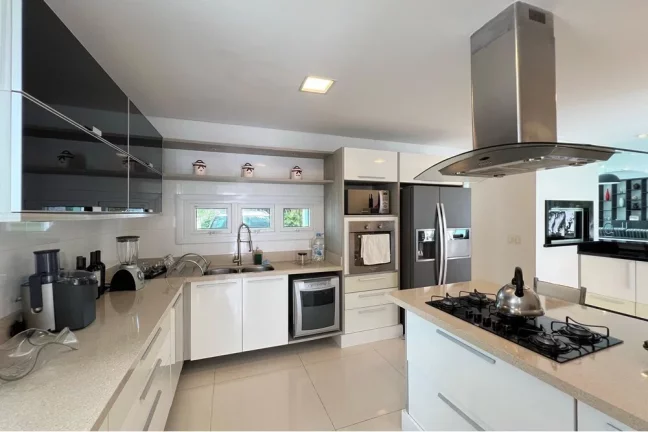 Imagem Casa de condomínio à venda em Xangri-Lá, Praia de Atlântida, com 4 quartos, 405m²