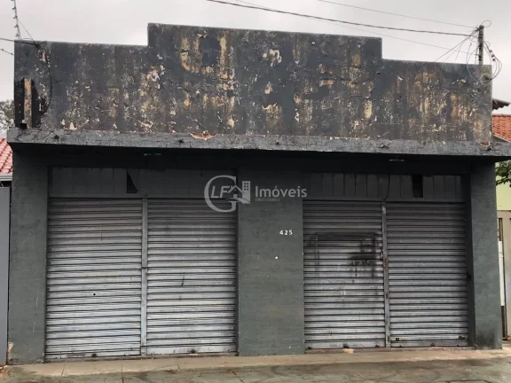 Salão Comercial de Alto Padrão na Vila Rica, Campo Grande-MS: 1 Sala, 2 Banheiros, 144m² de Área!