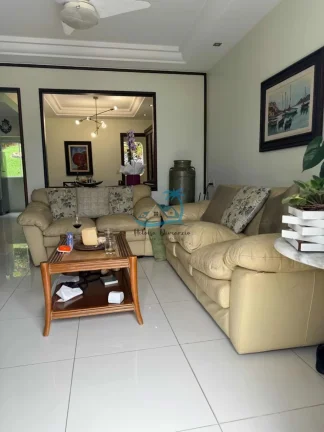 Imagem Apartamento com 3 dormitórios a venda a poucos metros do mar na praia da Toninhas em Ubatuba.