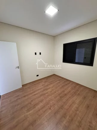 Imagem Casa em Condomínio à venda em Villagio Wanel com 130m² 3 quartos, 4 vagas