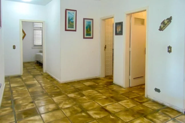 Imagem Pitangueiras - Frente total para o mar - 285 m² úteis - 2 vagas de garagens demarcadas.