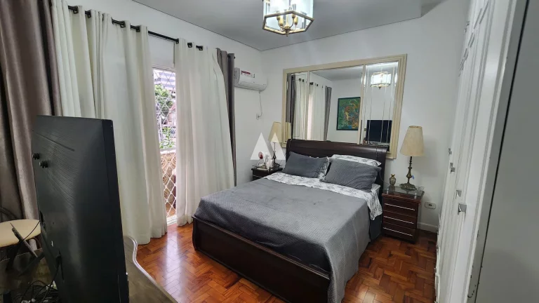 Imagem Venda de Casa/Sobrado no Embaré, Santos - Oportunidade Única em Localização Privilegiada