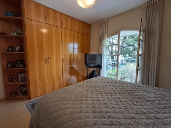 Imagem Casa de Vila à venda com 3 quartos, sendo 3 suítes, em Vila Madalena, São Paulo - SP