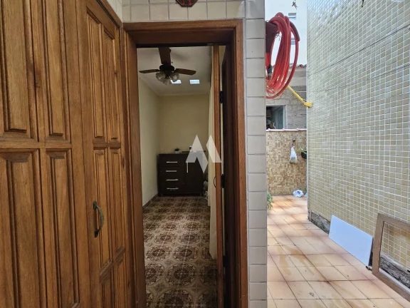 Imagem Casa com 3 Quartos e 4 banheiros à Venda na quadra da praia - Ponta da Praia - Santos/SP