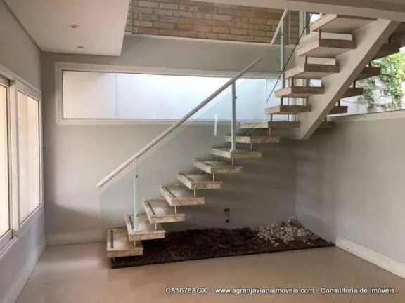 Imagem Linda casa contemporânea, com estilo europeu, envidraçada e bem iluminada. Construída para morar....
