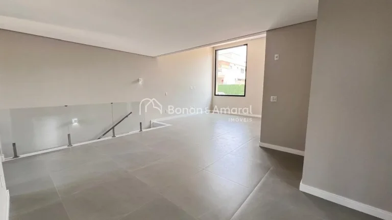 Imagem Área Construída: 220 m²
Terreno: 300 m²
Andar Térreo:

Suítes: 3 suítes, sendo 2 com armário...