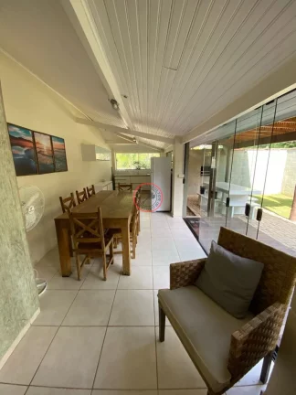 Imagem CASA COM 2 DORMITÓRIOS, SENDO 1 SUÍTE, DENTRO DE UM RESIDENCIAL COM PISCINA, PARA LOCAÇÃO ANUAL EM BOISSUCANGA