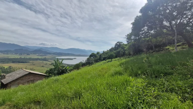 Imagem Terreno de 800m² à venda em condomínio exclusivo em Paulo Lopes-SC - Imperdível!