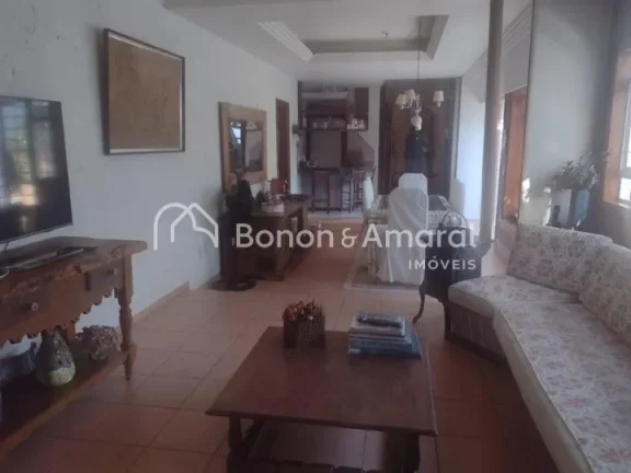 Imagem Este sobrado de 390m² de área construída, está bem dividido em 4 quartos, sendo 2 suítes com cl...