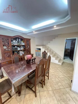 Imagem Casa 200m² - 4 Dorm - 1 Suíte - 2 Vagas