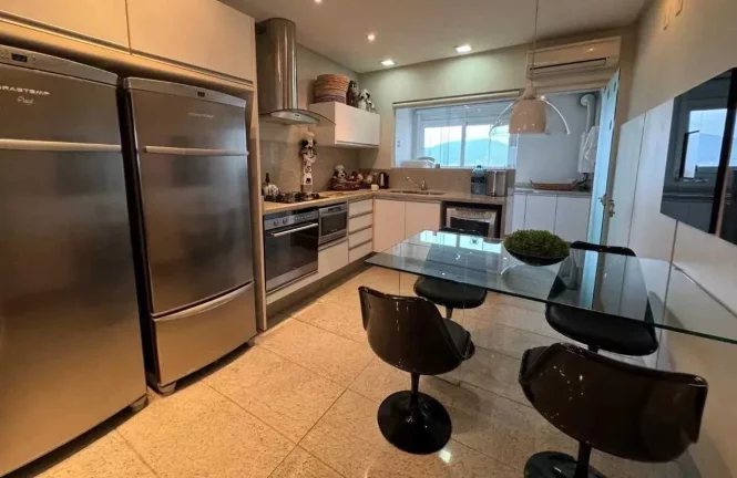 Imagem Apartamento mobiliado com 4 suítes e 4 vagas de garagem na Av. Atlântica em Balneário Camboriú