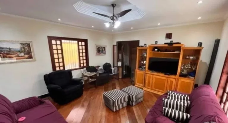 Imagem Belíssima casa com 5 dormitórios no Bairro Marapé-Venda e Locação!!!