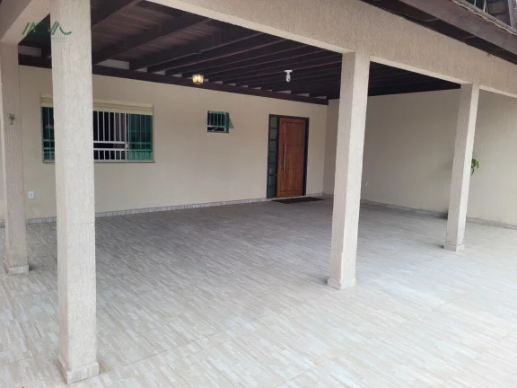 Imagem Casa com Piscina no centro de Itapoá