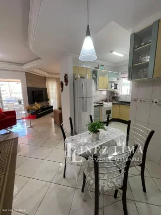 Imagem Apartamento para Temporada em Itapema, meia praia, 3 dormitórios, 1 suíte, 2 banheiros, 2 vagas
