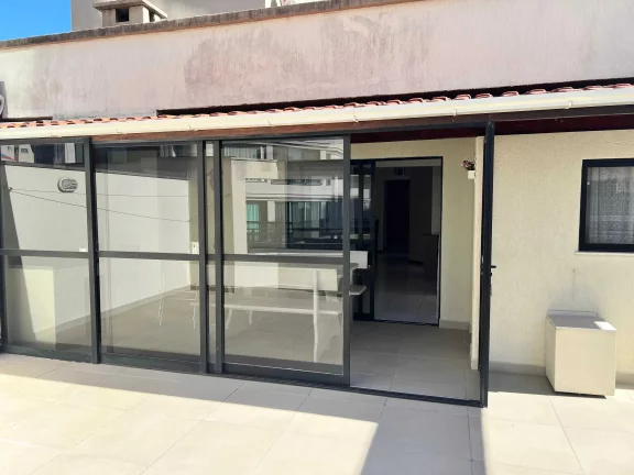Imagem Apartamento mobiliado com 3 dormitórios sendo 1 suíte e 2 vagas de garagem em Itapema/SC