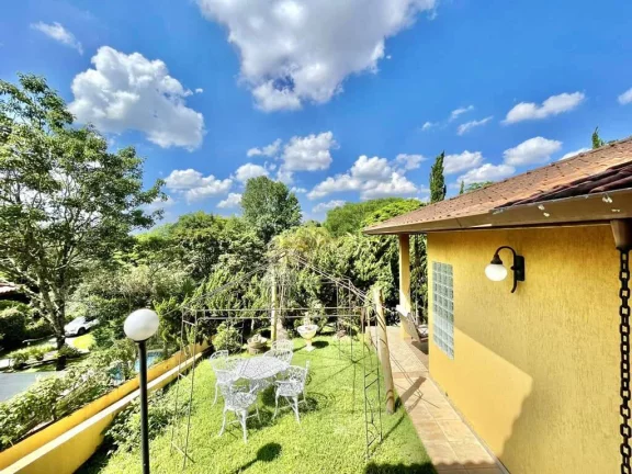 Imagem Casa contemporânea, com ótimo acabamento, muita natureza e privacidade.