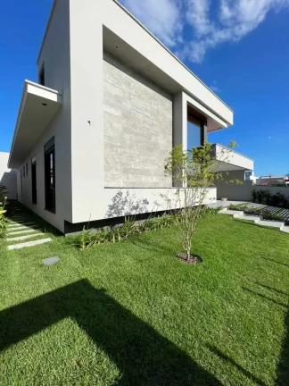 Imagem Casa alto padrão com 3 dormitórios sendo 1 suíte master e 2 vagas de garagem em Palhoça/SC