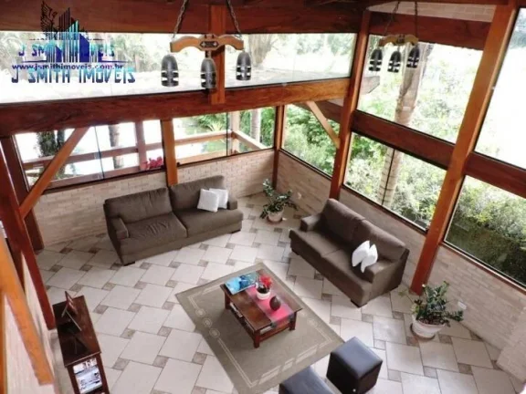 Imagem Casa na Granja Viana com muito espaço em rua tranquila
 Casa com pé direito alto, amplas varandas,...