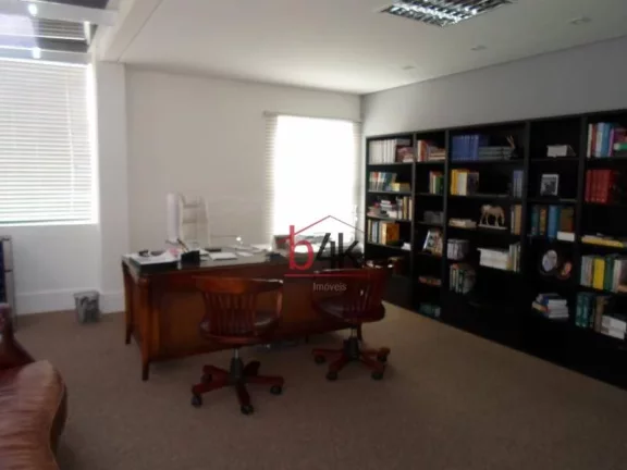 Imagem Casa com 5 dormitórios à venda, 240 m² e 2 vagas de garagem - Brooklin